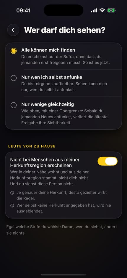App-Bildschirm „Wer darf dich sehen?“: drei Sichtbarkeitsstufen zur Auswahl, darunter der eingeschaltete Schalter „Nicht bei Menschen aus meiner Herkunftsregion erscheinen“.